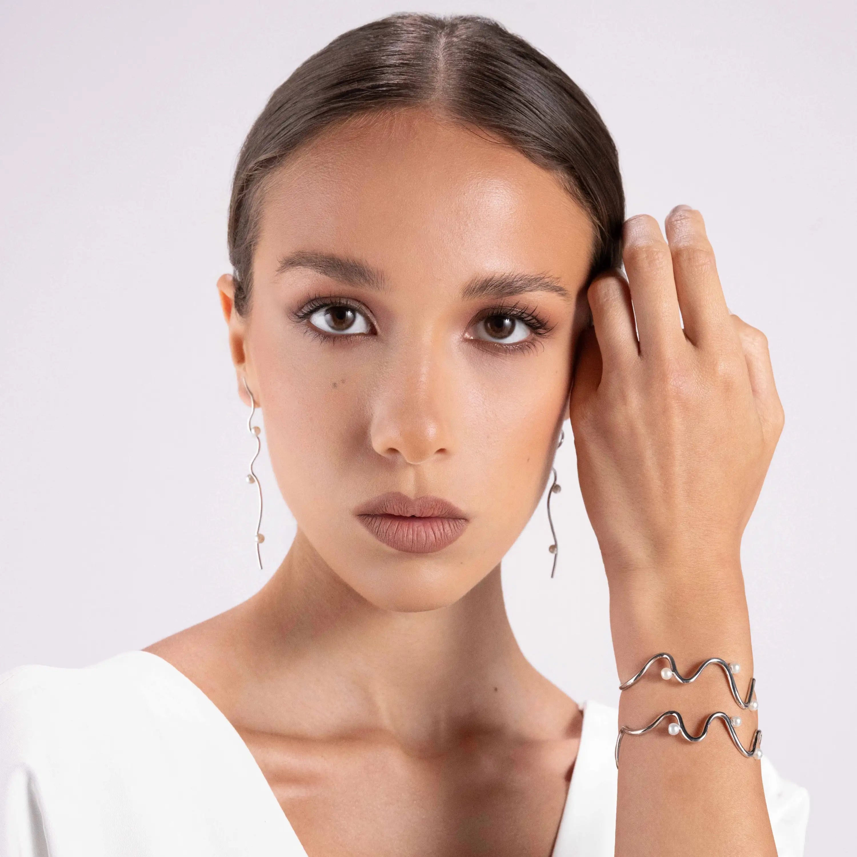 Three Pearl Wave Line Bangle - Silver White
